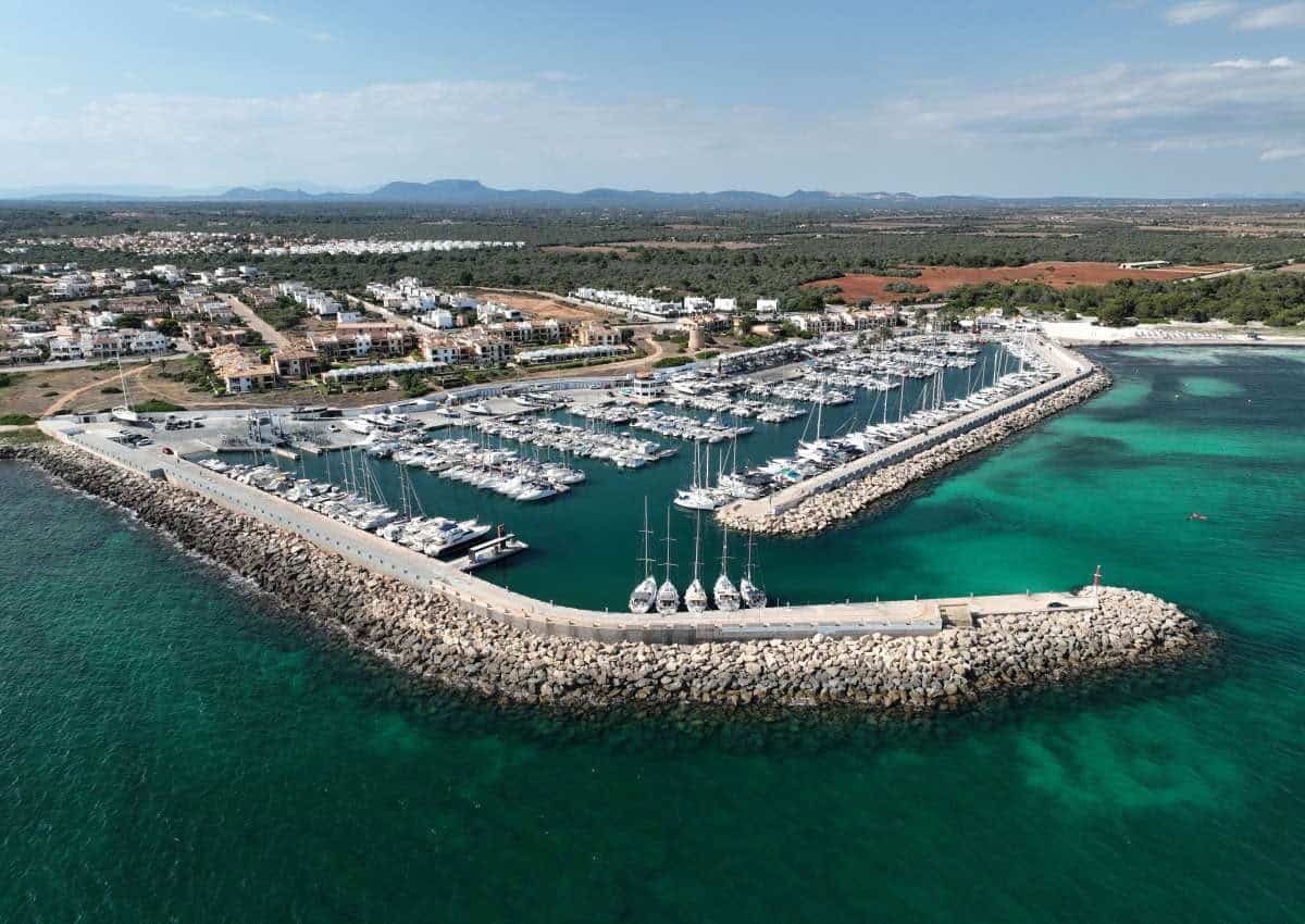 La Lonja Marina Charter en Palma de Mallorca, base de salida del alquiler de catamaranes ECC Yacht